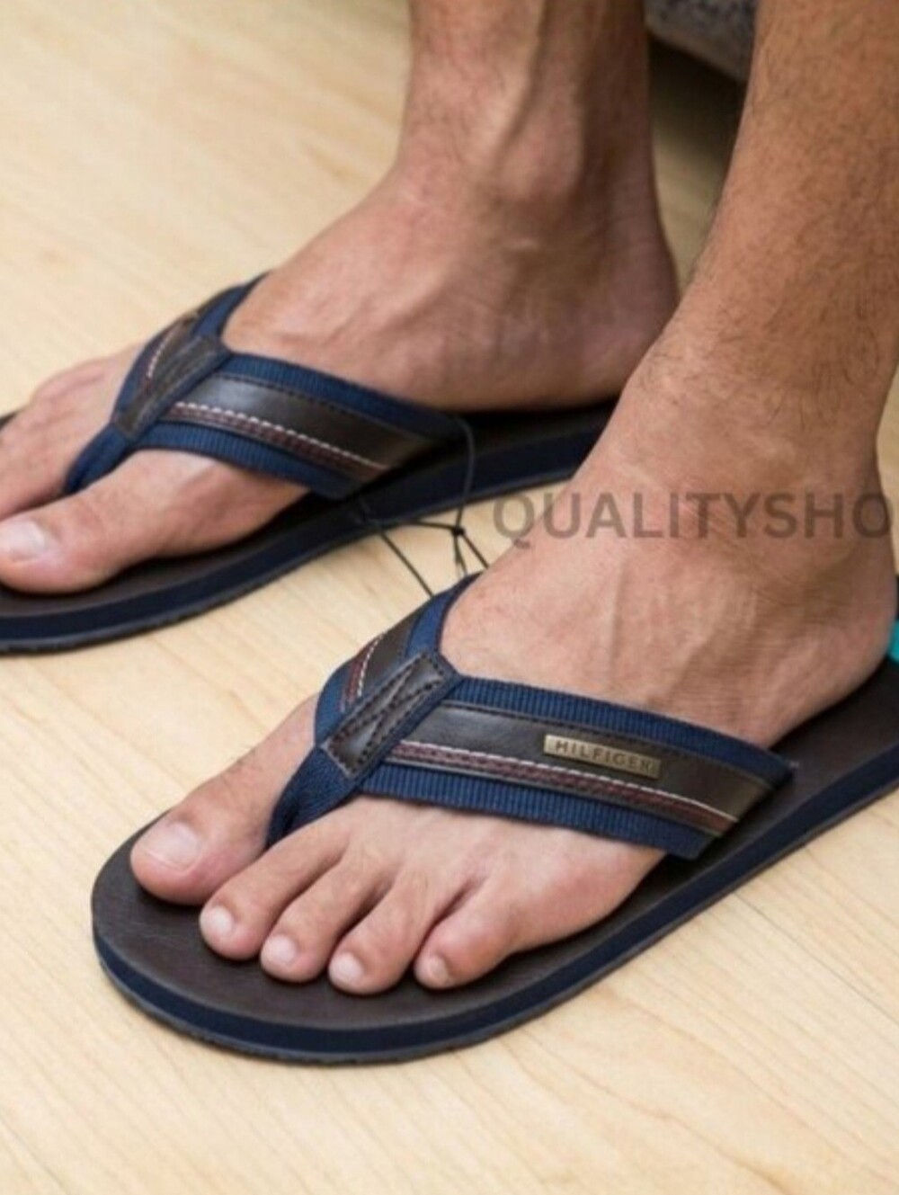 Tommy Hilfiger Brown Footbed Flip Flops with Navy Straps NWOT